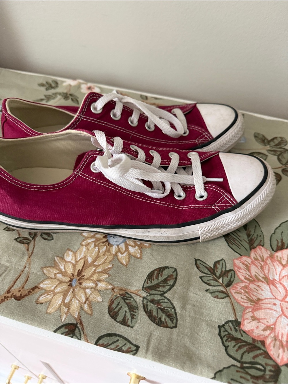 Classic Low-Top Canvas Sneakers in Burgundy